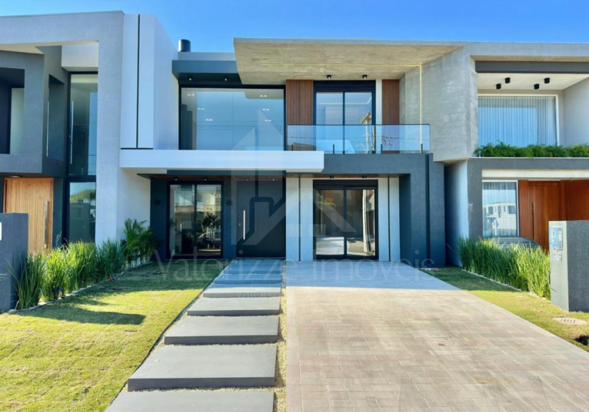 Casa em Condominio 4 dormitorios