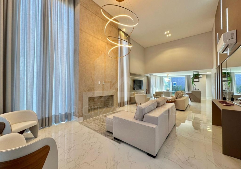 Casa em Condominio 4 dormitorios