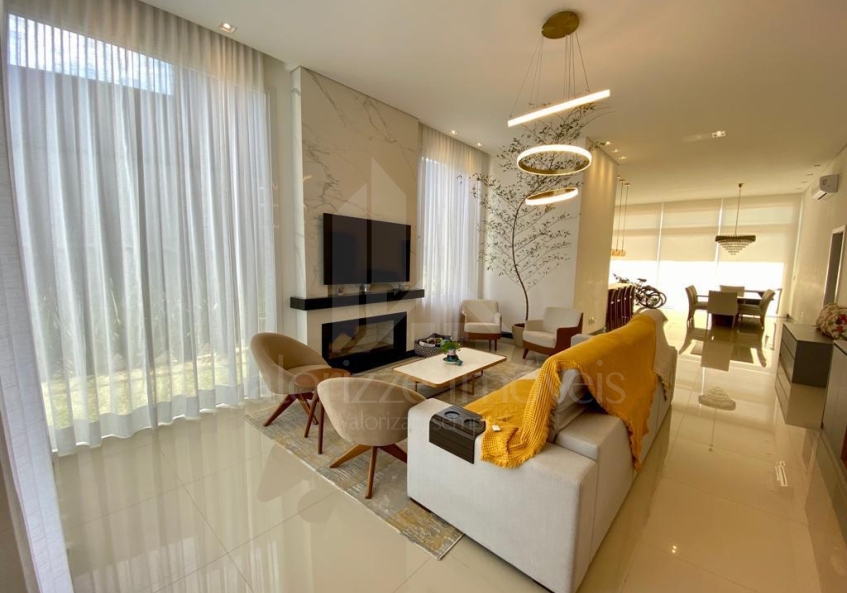 Casa em Condominio 4 dormitorios