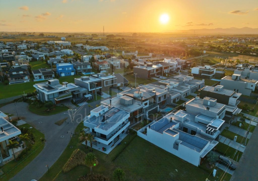 Casa em Condominio 4 dormitorios