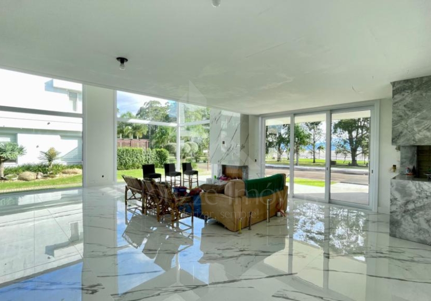 Casa em Condominio 6 dormitorios