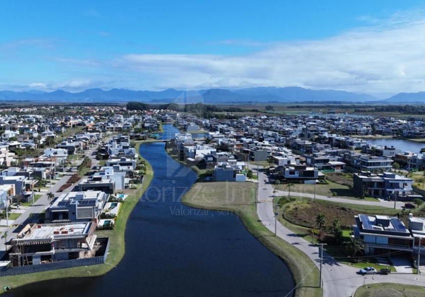 Casa em Condominio 4 dormitorios