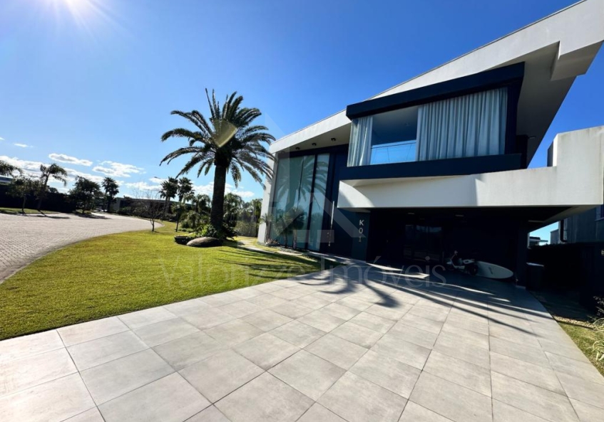 Casa em Condominio 5 dormitorios
