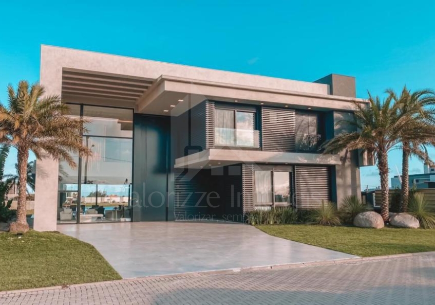 Casa em Condominio 5 dormitorios