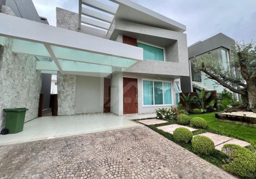 Casa em Condominio 4 dormitorios
