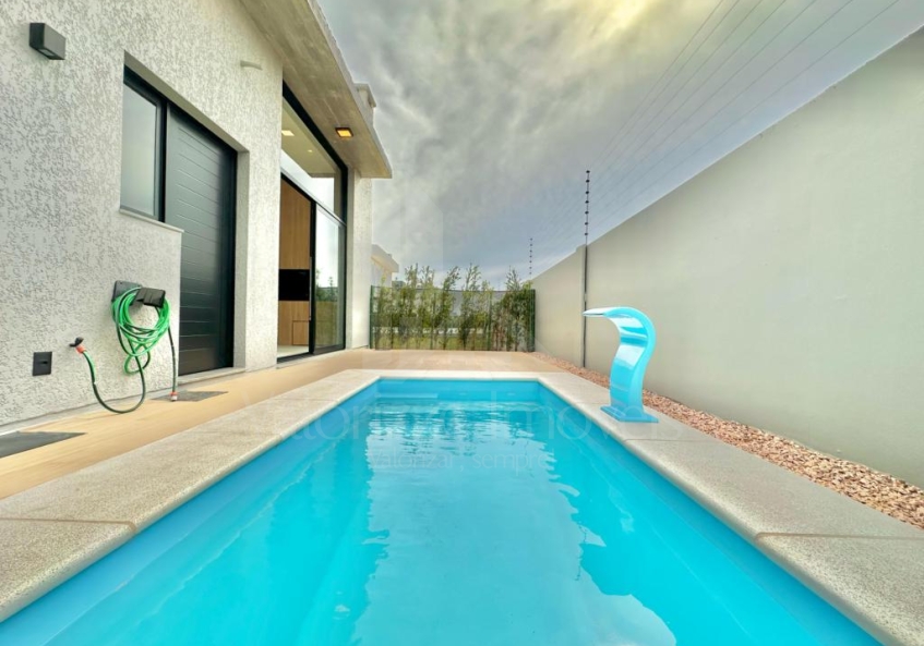 Casa em Condominio 4 dormitorios