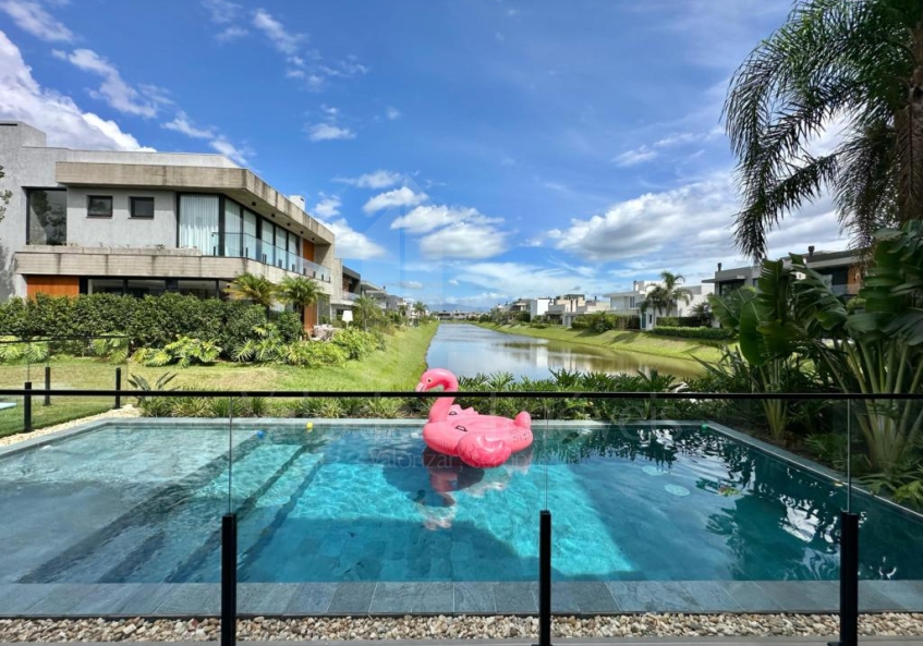 Casa em Condominio 4 dormitorios