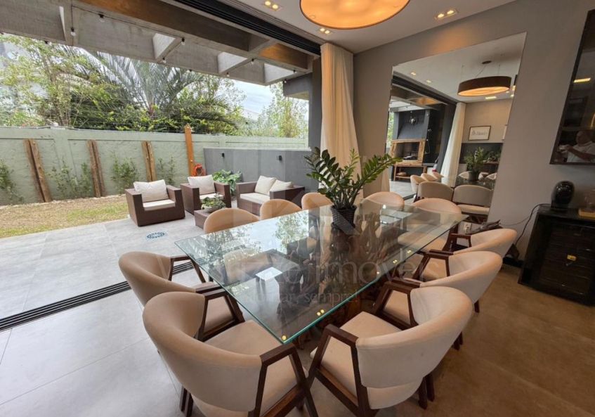 Casa em Condominio 5 dormitorios