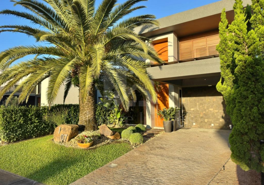 Casa em Condominio 4 dormitorios