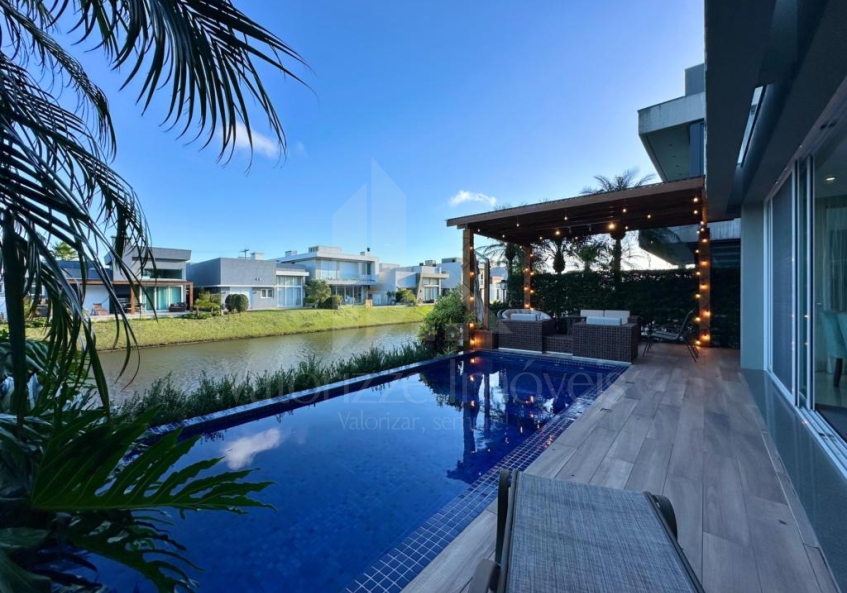 Casa em Condominio 5 dormitorios