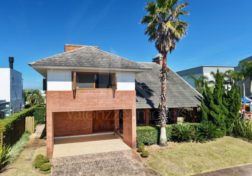 Casa em Condominio 4 dormitorios