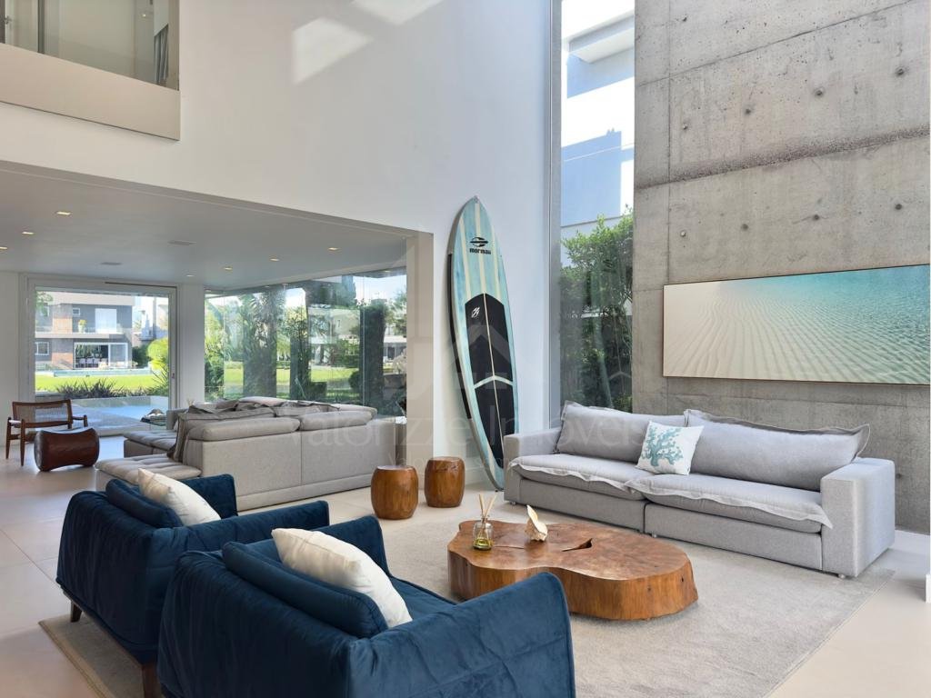 Casa em Condominio 5 dormitorios