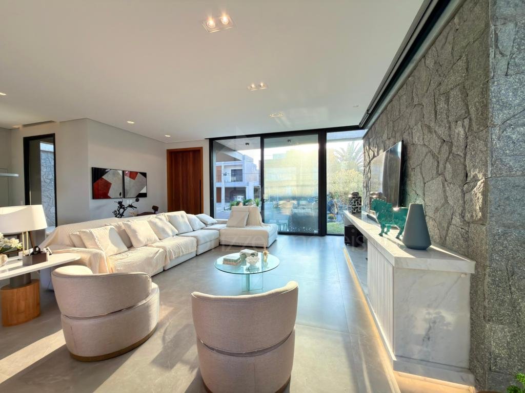 Casa em Condominio 4 dormitorios