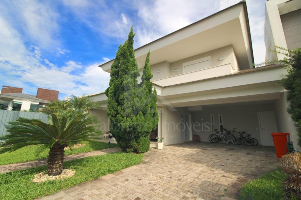 Casa em Condominio 5 dormitorios