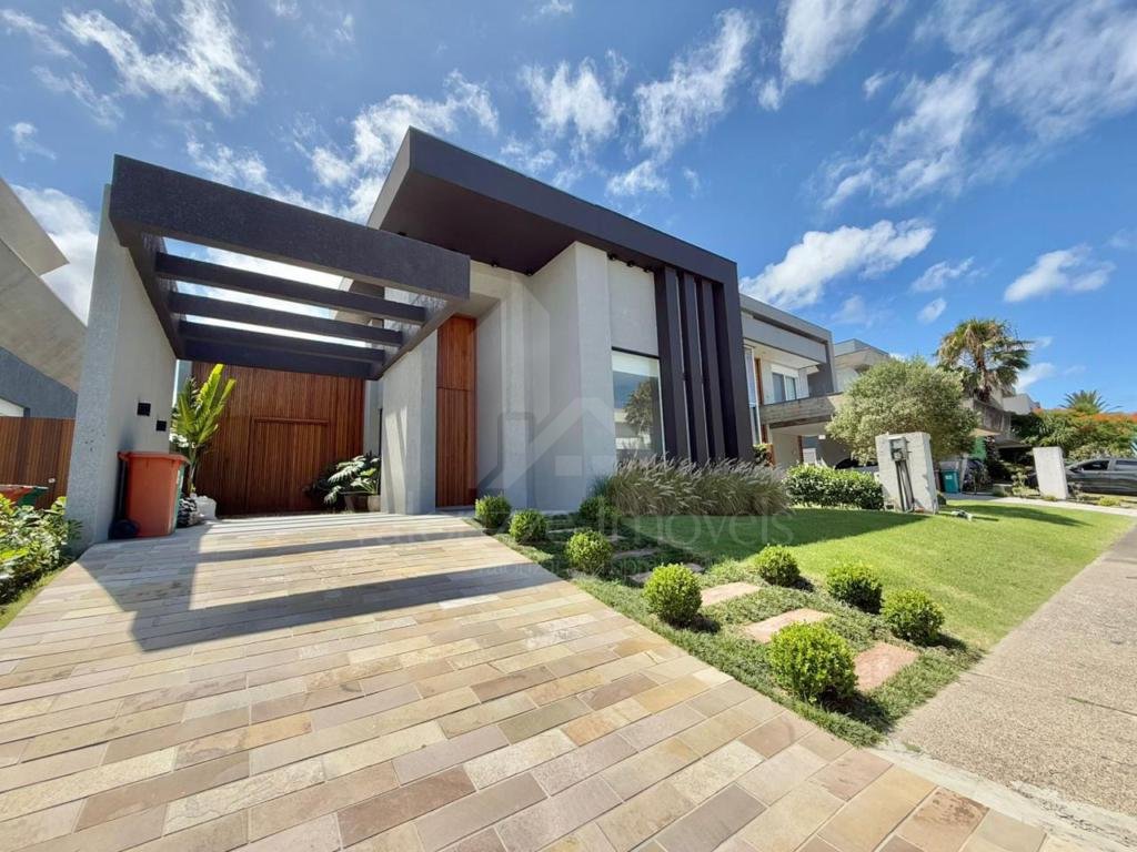 Casa em Condominio 4 dormitorios