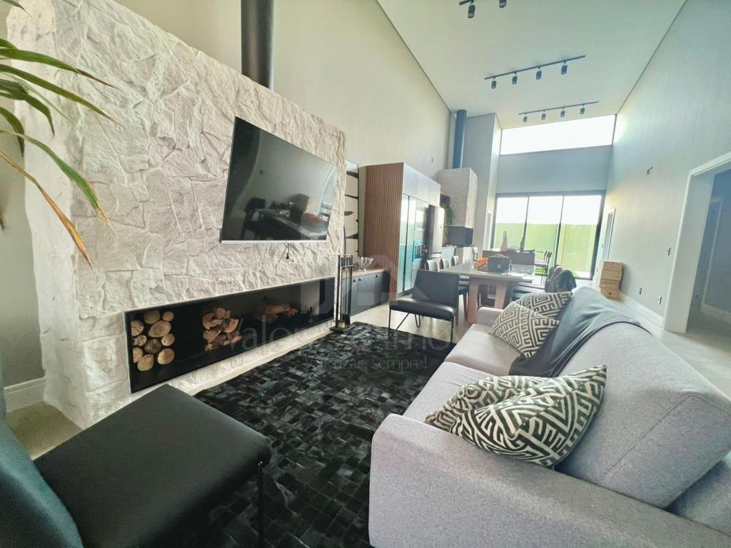 Casa em Condominio 4 dormitorios