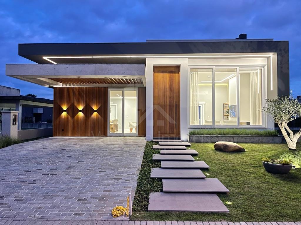 Casa em Condominio 4 dormitorios