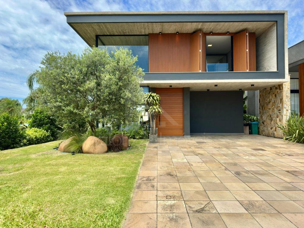 Casa em Condominio 4 dormitorios