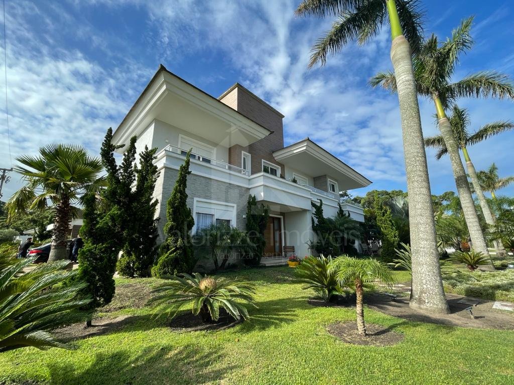 Casa em Condominio 6 dormitorios