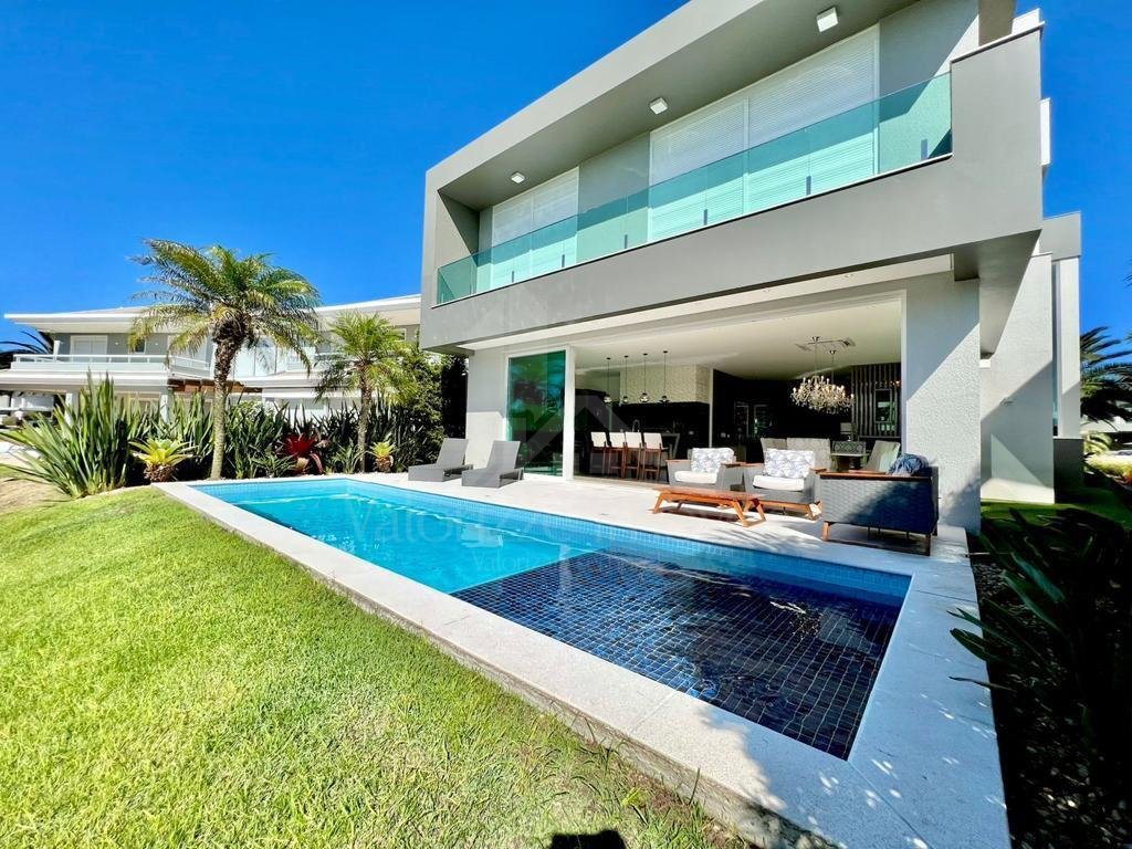 Casa em Condominio 6 dormitorios