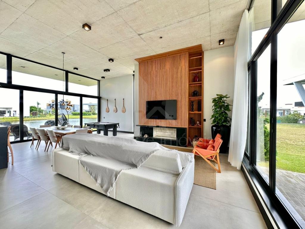 Casa em Condominio 4 dormitorios