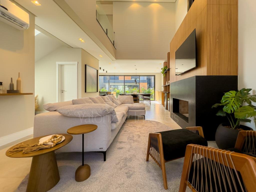 Casa em Condominio 4 dormitorios