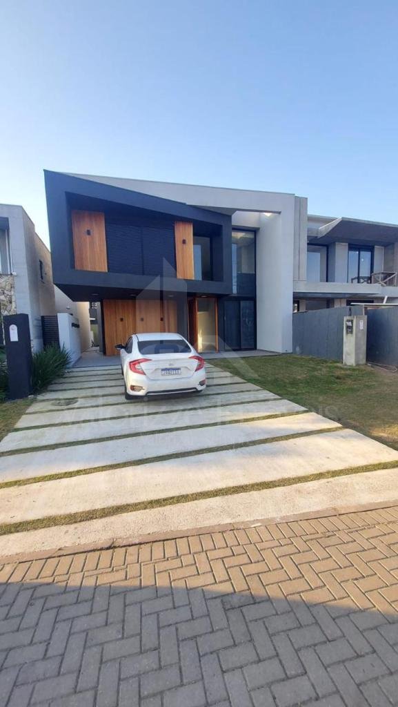 Casa em Condominio 4 dormitorios