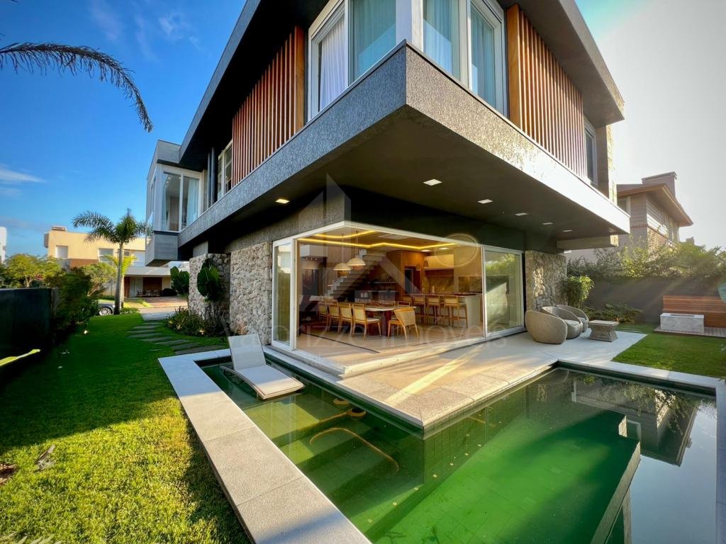 Casa em Condominio 5 dormitorios