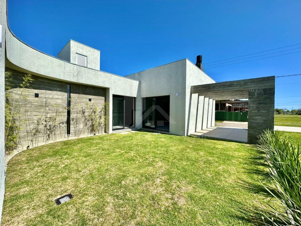 Casa em Condominio 4 dormitorios