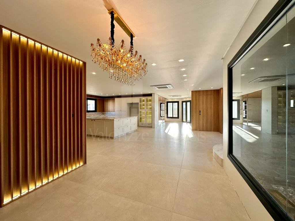 Sobrado 4 Dormitórios