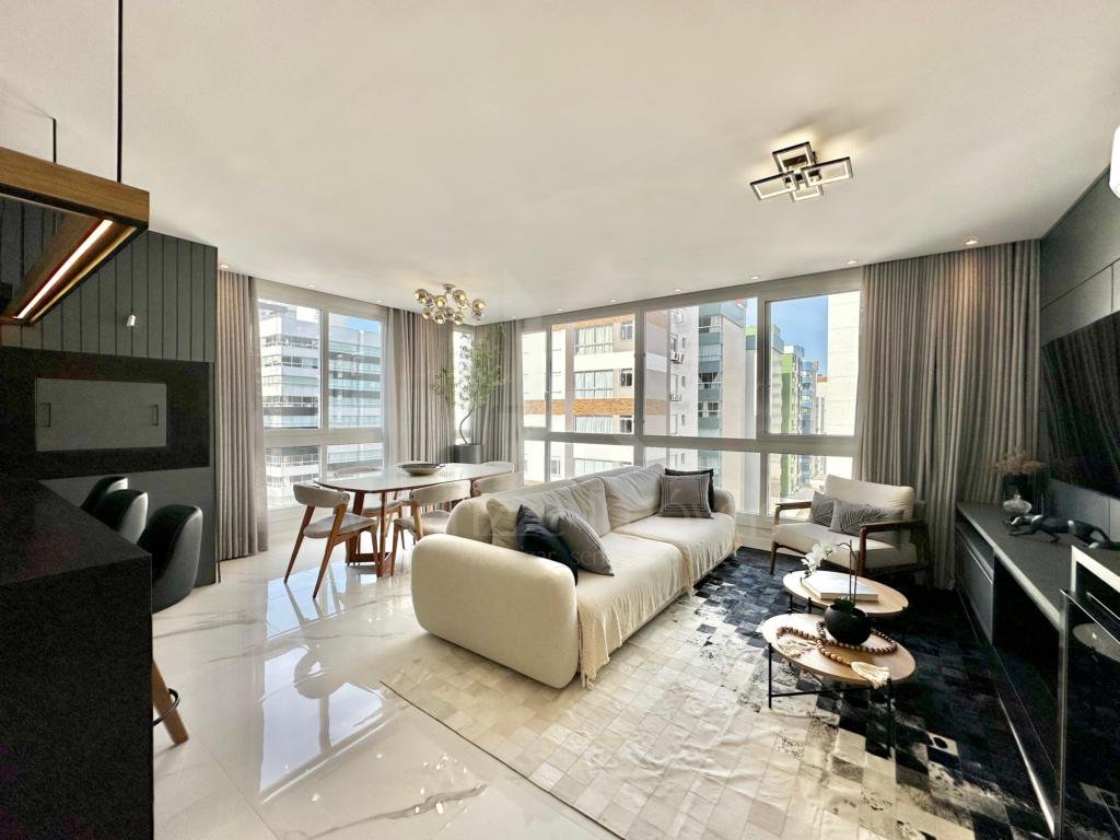 Apartamento 3 Dormitórios