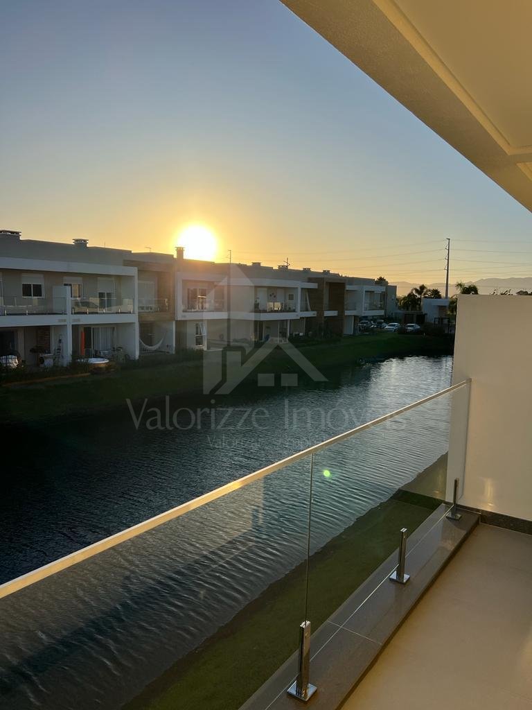 Casa em Condominio 4 dormitorios