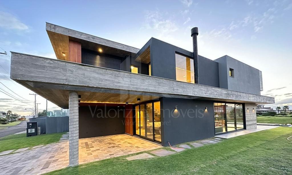 Casa em Condominio 6 dormitorios