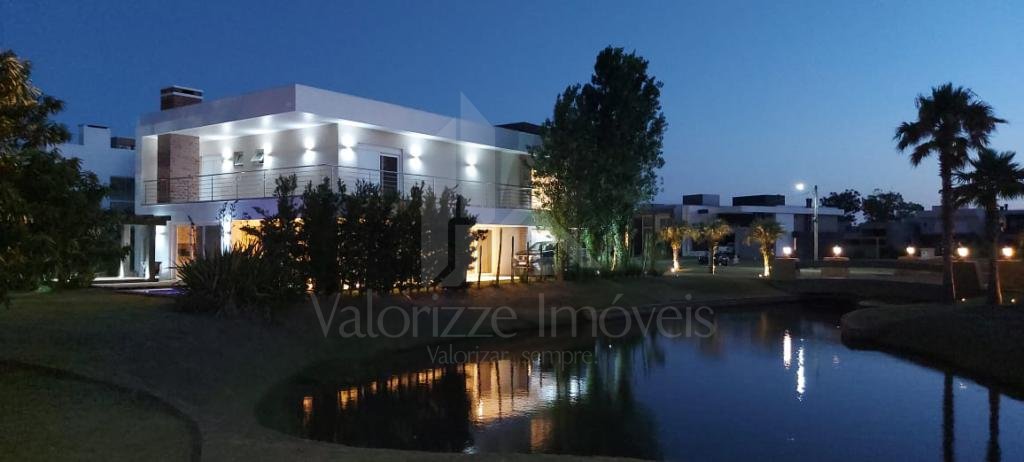 Casa em Condominio 5 dormitorios