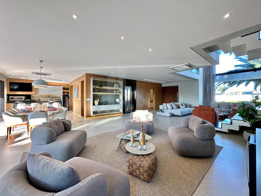 Casa em Condominio 6 dormitorios