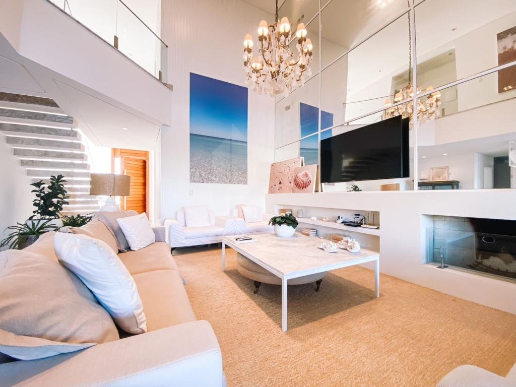 Casa em Condominio 5 dormitorios