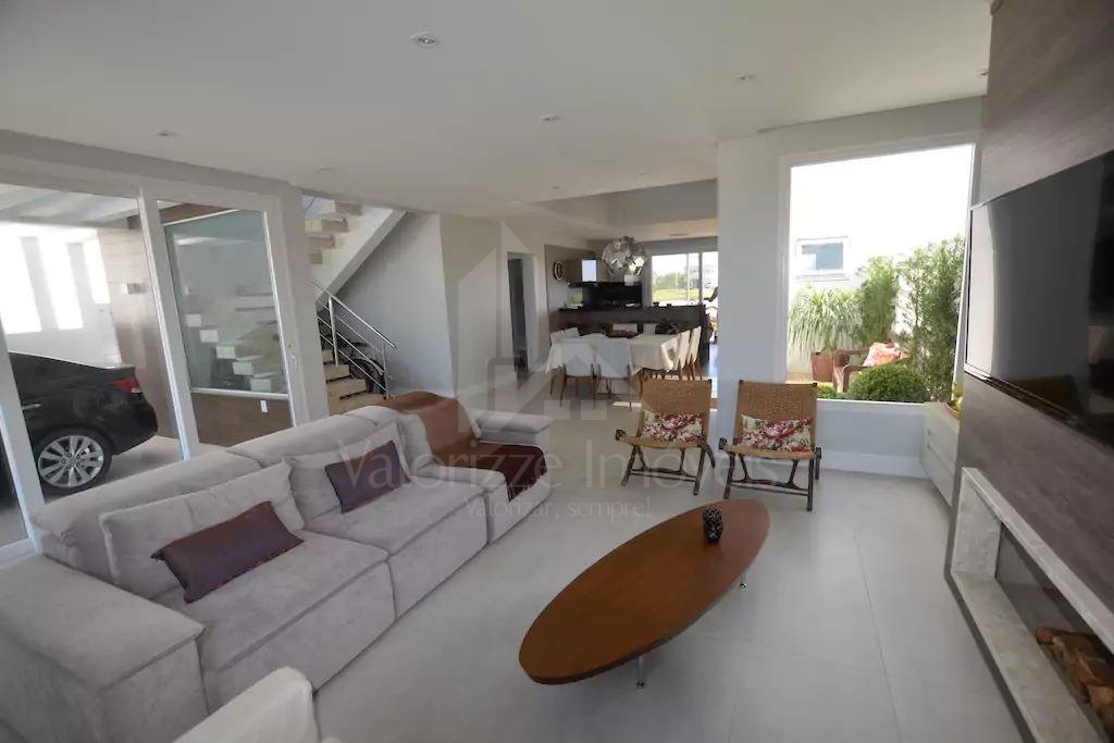 Casa em Condominio 5 dormitorios