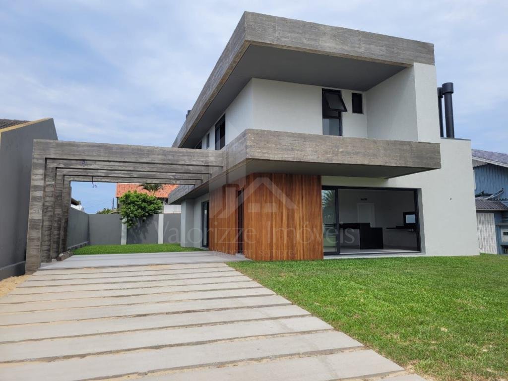 Sobrado 4 Dormitórios