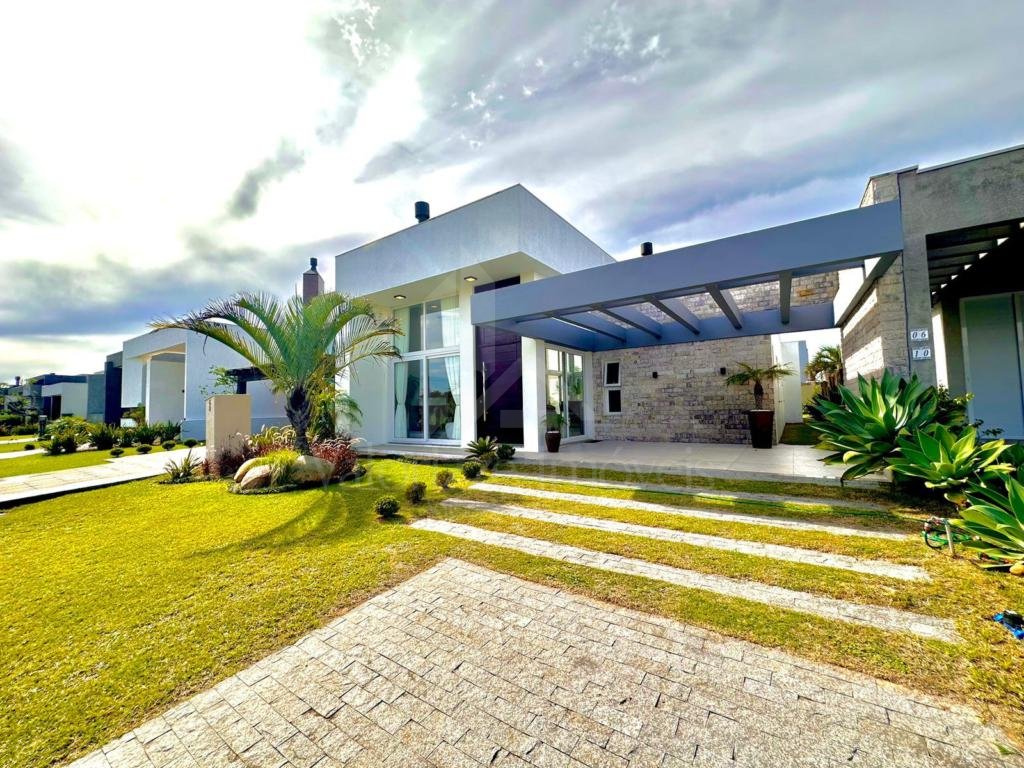 Casa em Condominio 4 dormitorios