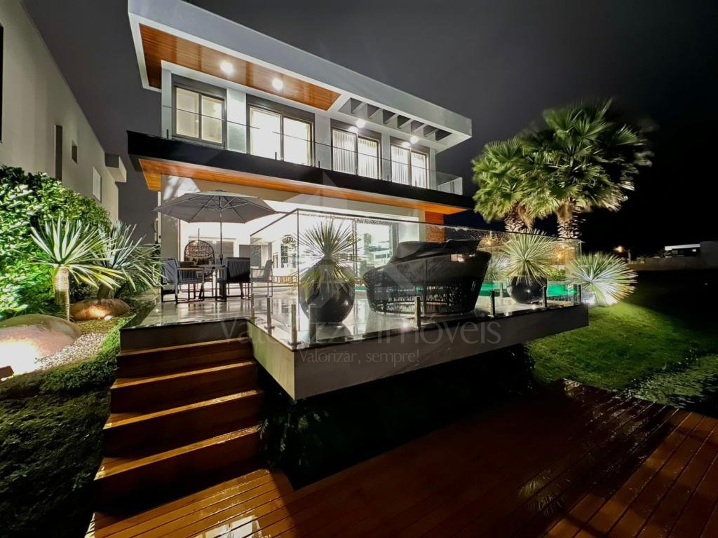 Casa em Condominio 5 dormitorios