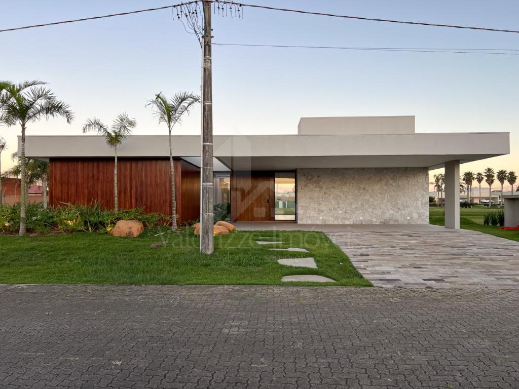 Casa em Condominio 4 dormitorios