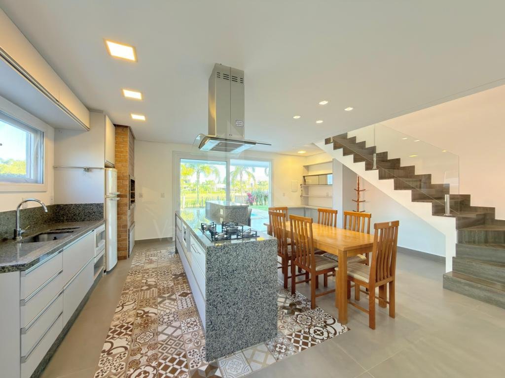 Casa em Condominio 4 dormitorios