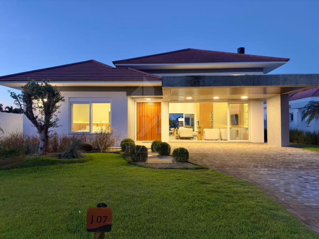 Casa em Condominio 5 dormitorios