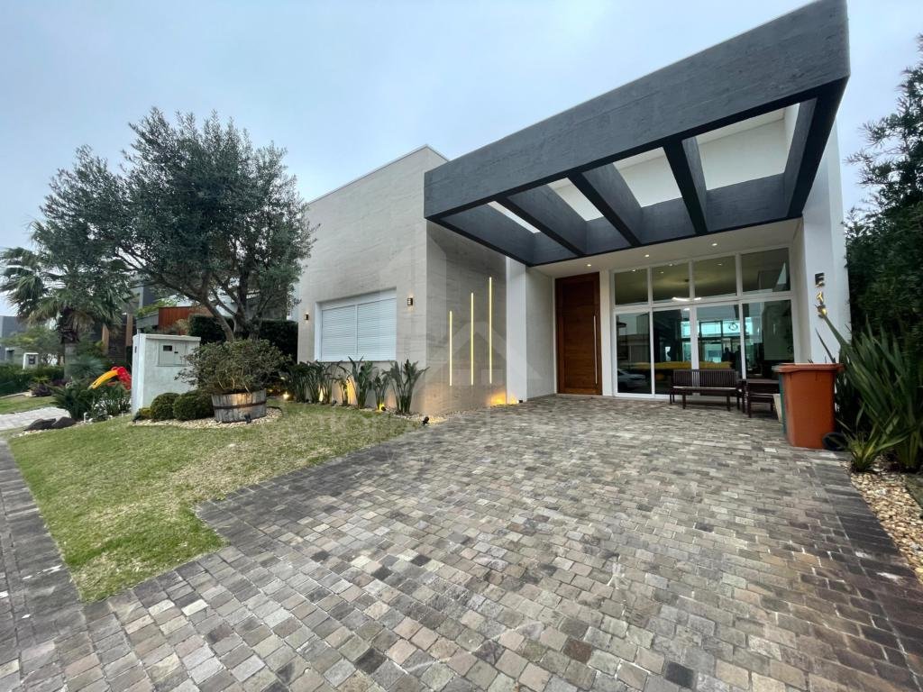 Casa em Condominio 4 dormitorios