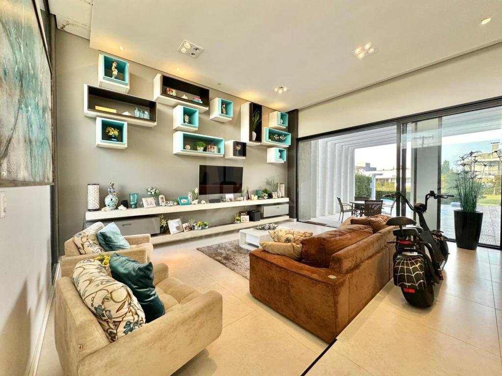 Casa em Condominio 4 dormitorios