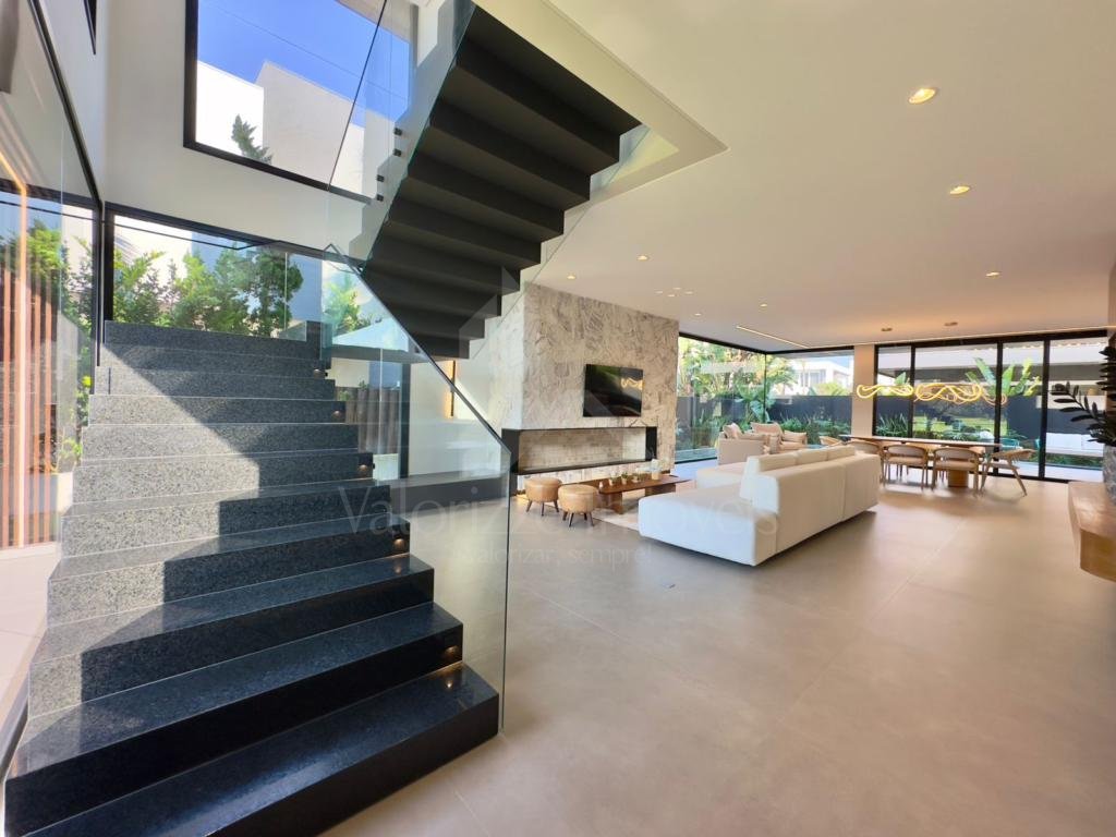 Casa em Condominio 4 dormitorios