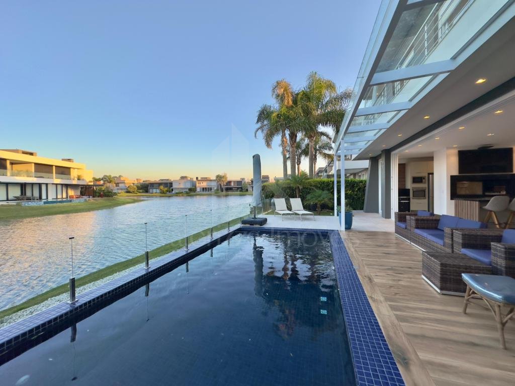 Casa em Condominio 5 dormitorios