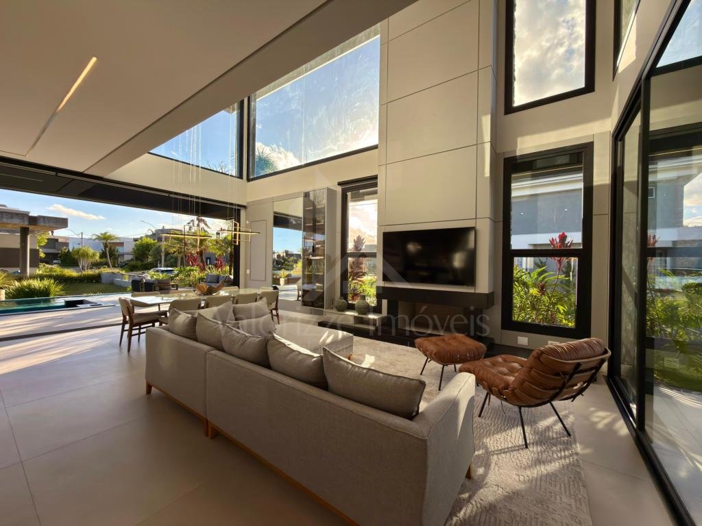 Casa em Condominio 5 dormitorios