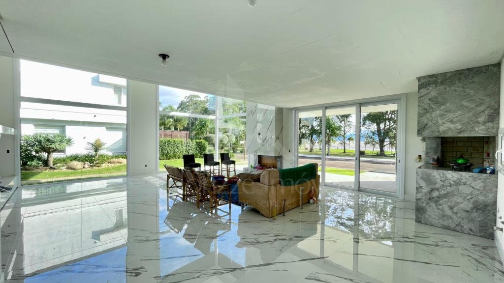 Casa em Condominio 6 dormitorios