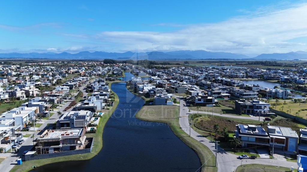 Casa em Condominio 4 dormitorios